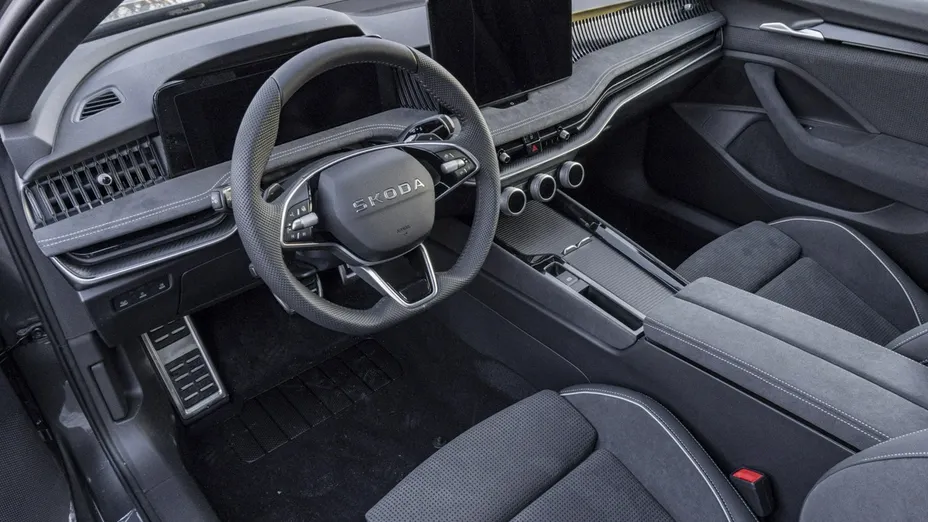 SKODA Superb -