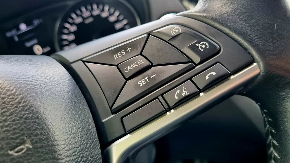NISSAN Qashqai -