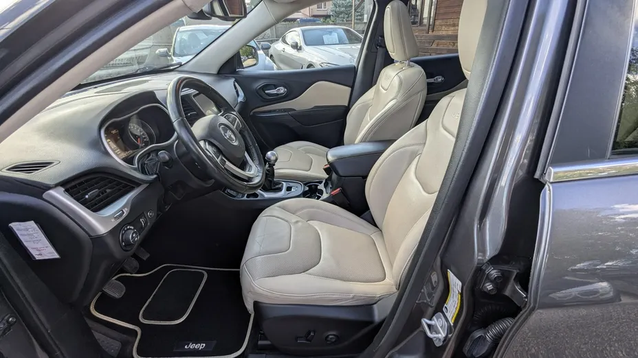 JEEP Cherokee -