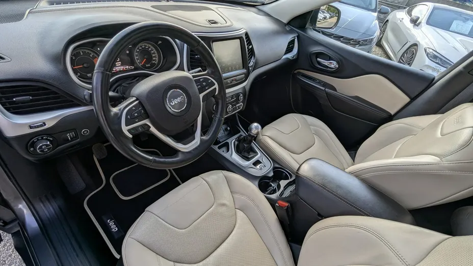 JEEP Cherokee -