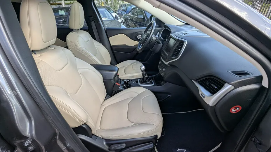 JEEP Cherokee -