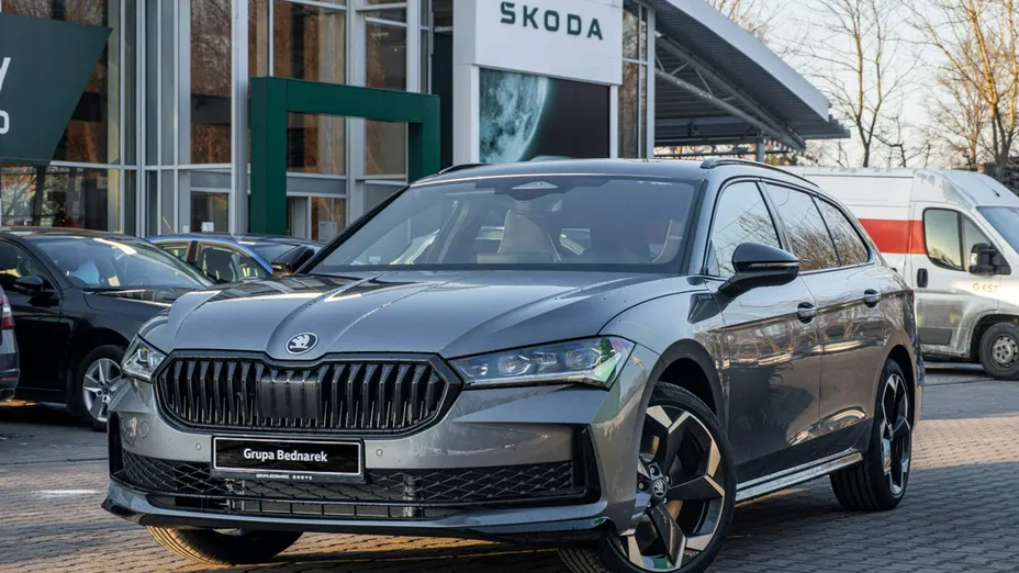 SKODA Superb -
