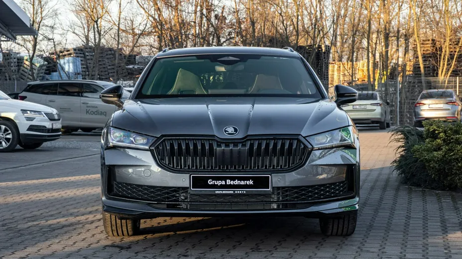 SKODA Superb -