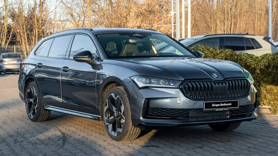 SKODA Superb -