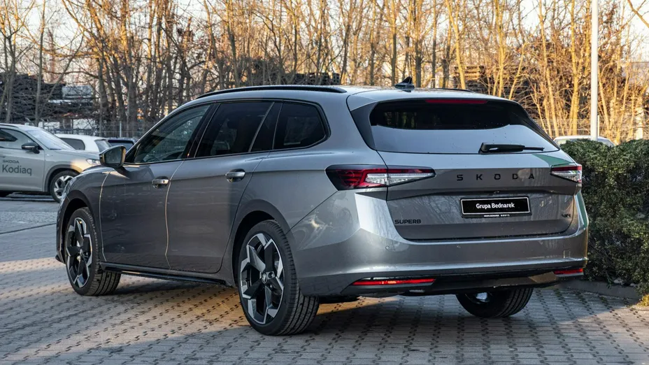 SKODA Superb -