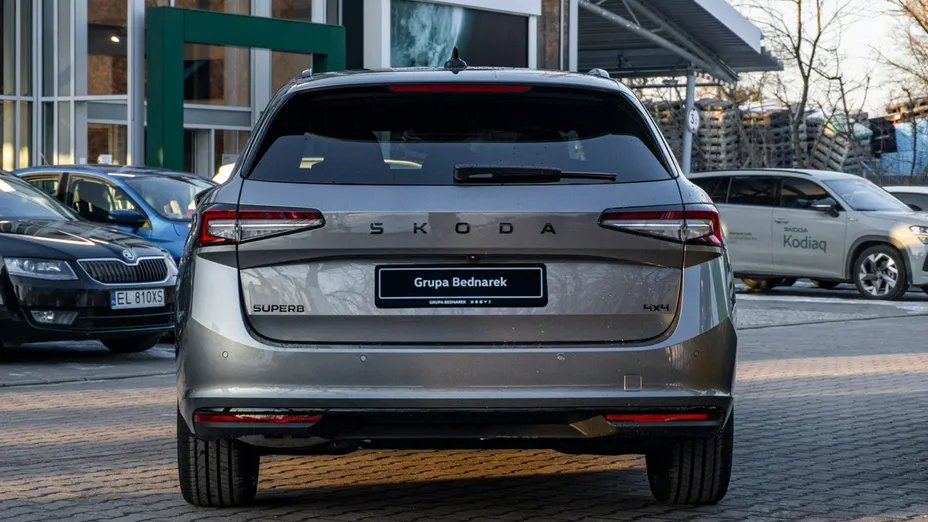 SKODA Superb -
