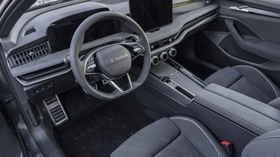 SKODA Superb -