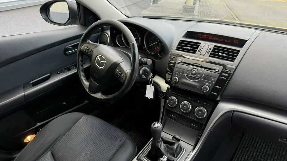 MAZDA 6 -