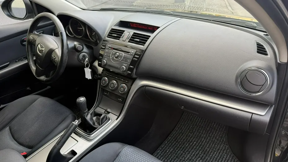 MAZDA 6 -