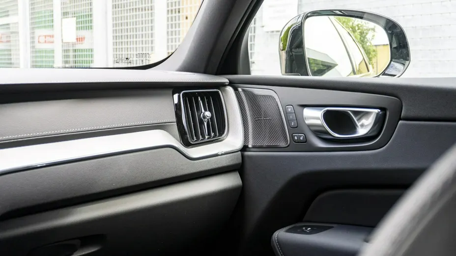 VOLVO XC60 -