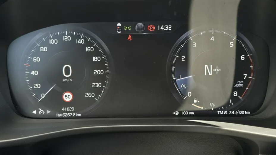 VOLVO XC40 -