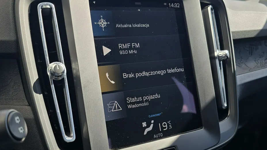VOLVO XC40 -