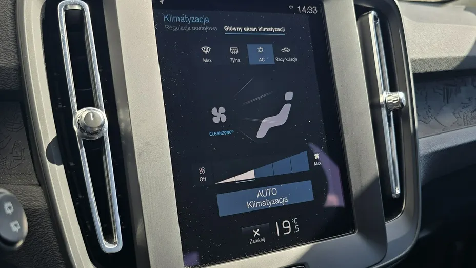 VOLVO XC40 -