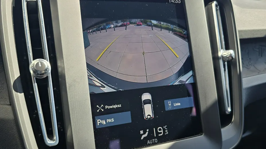 VOLVO XC40 -