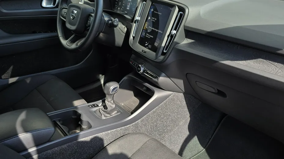 VOLVO XC40 -