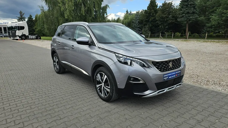 PEUGEOT 5008 -