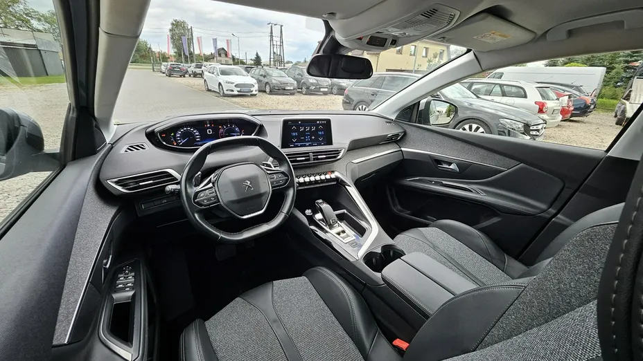 PEUGEOT 5008 -