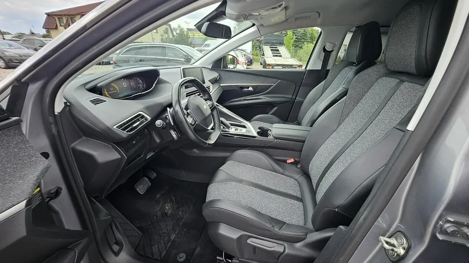 PEUGEOT 5008 -
