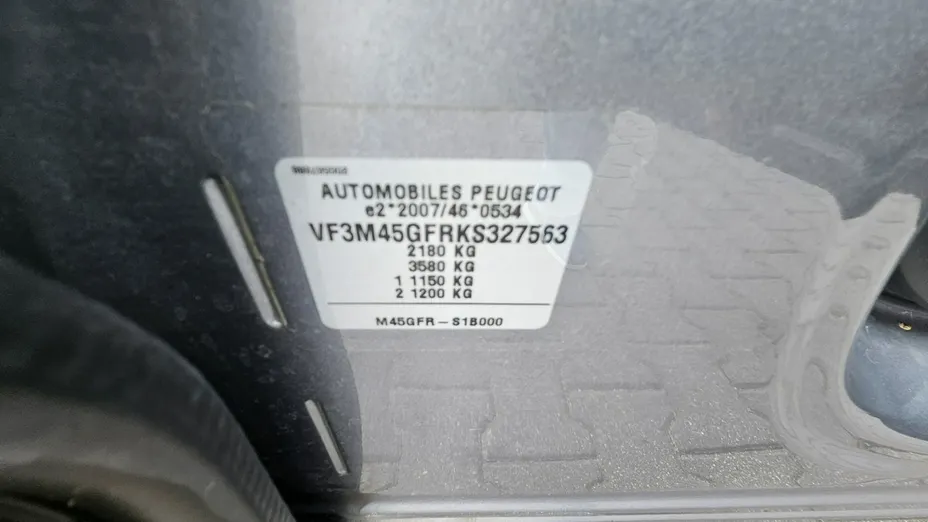 PEUGEOT 5008 -