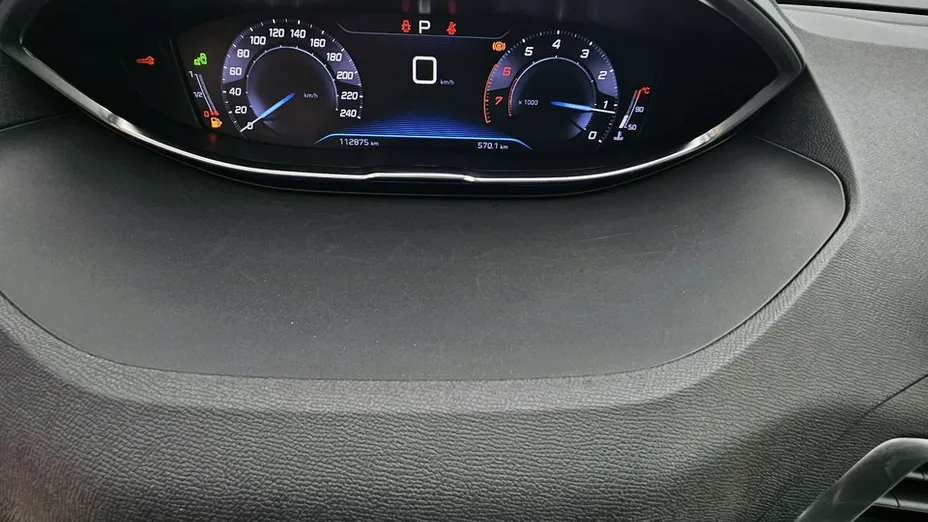 PEUGEOT 5008 -