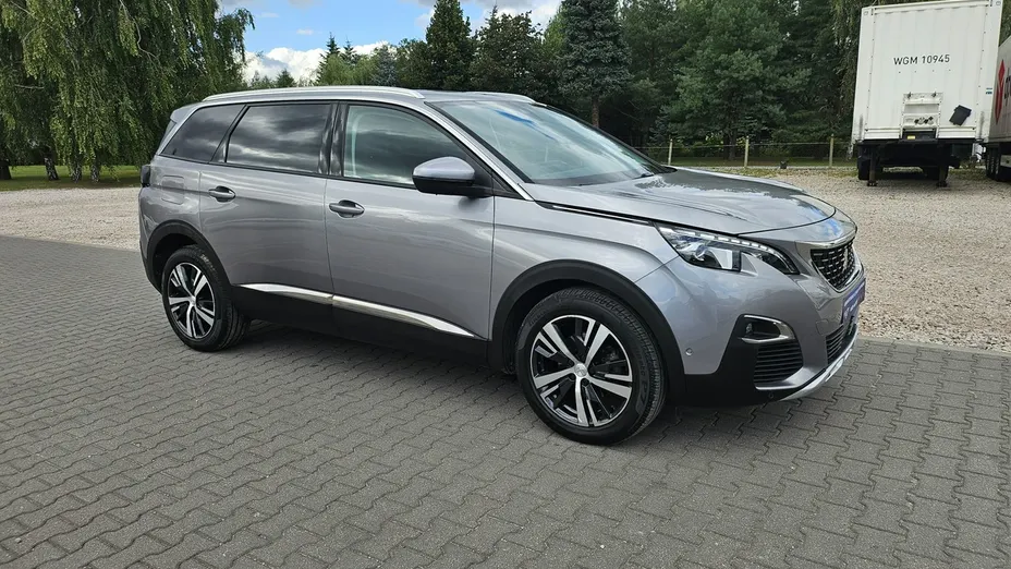 PEUGEOT 5008 -