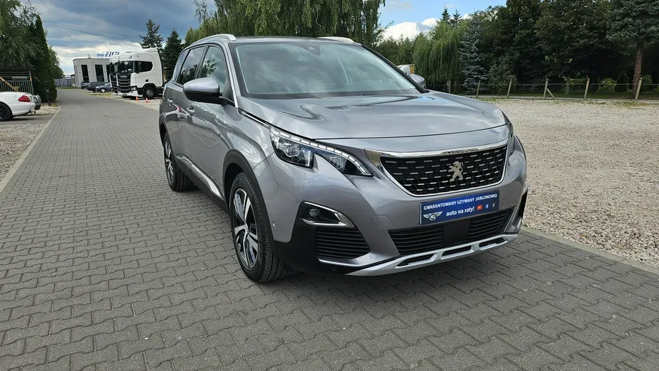 PEUGEOT 5008 -