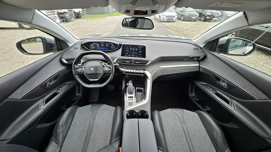 PEUGEOT 5008 -