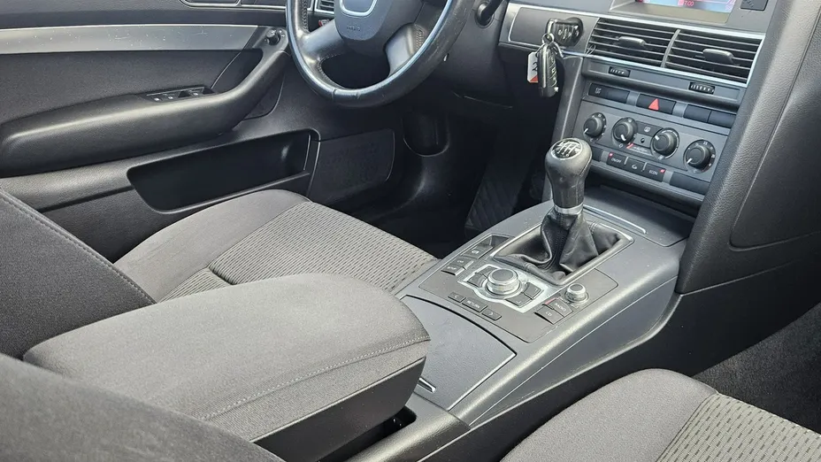 AUDI A6 -