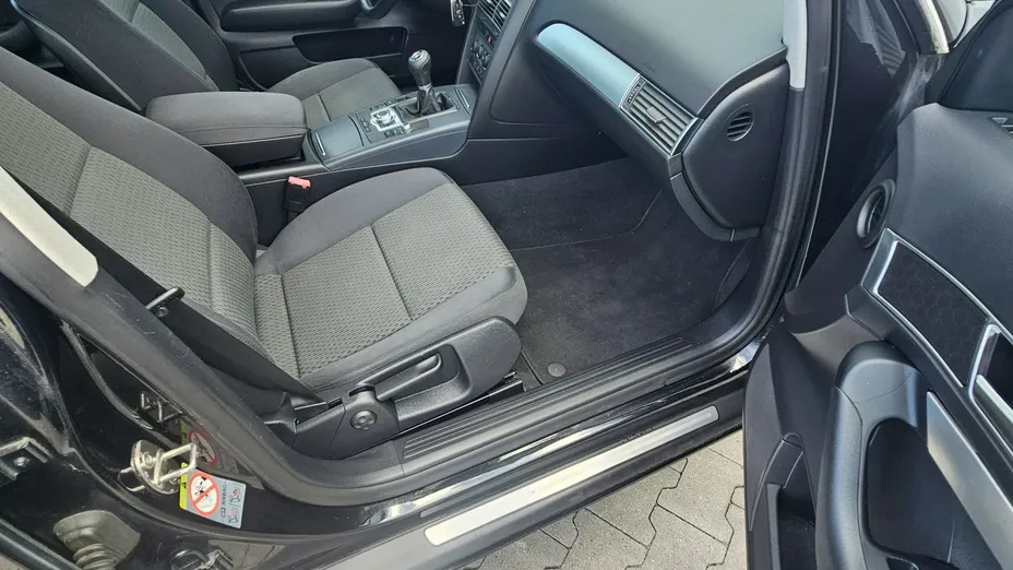 AUDI A6 -