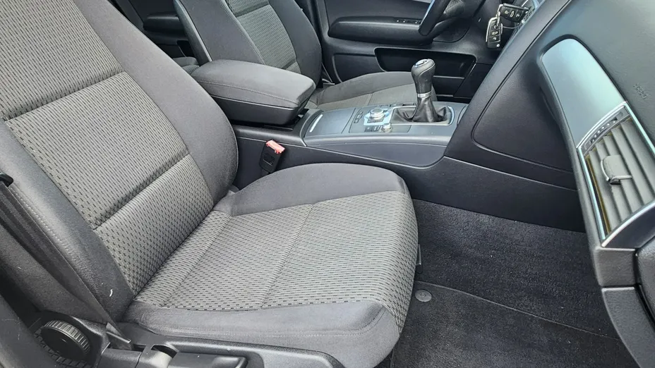 AUDI A6 -