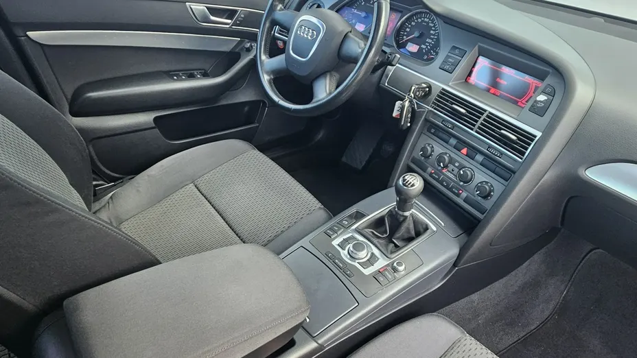 AUDI A6 -