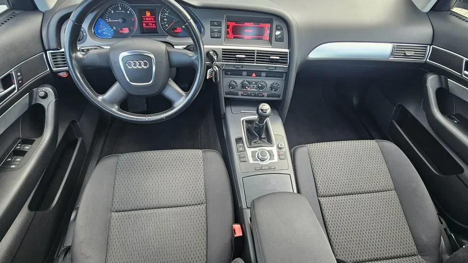 AUDI A6 -