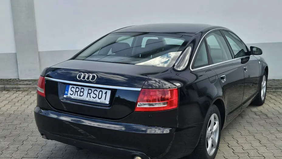 AUDI A6 -