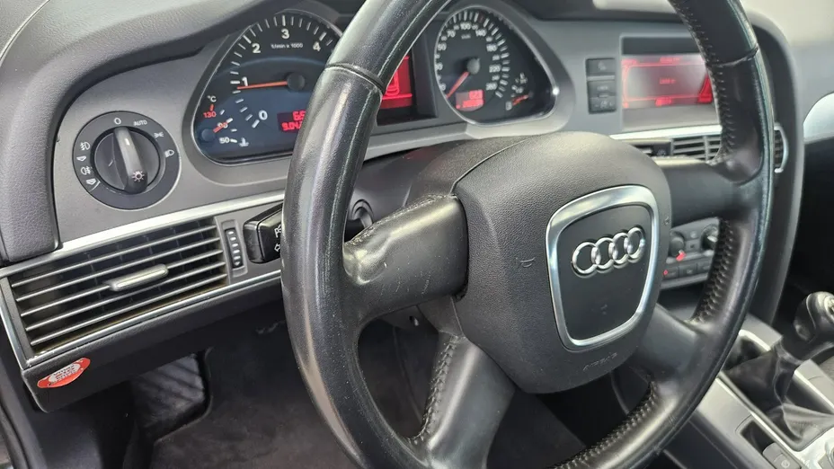 AUDI A6 -