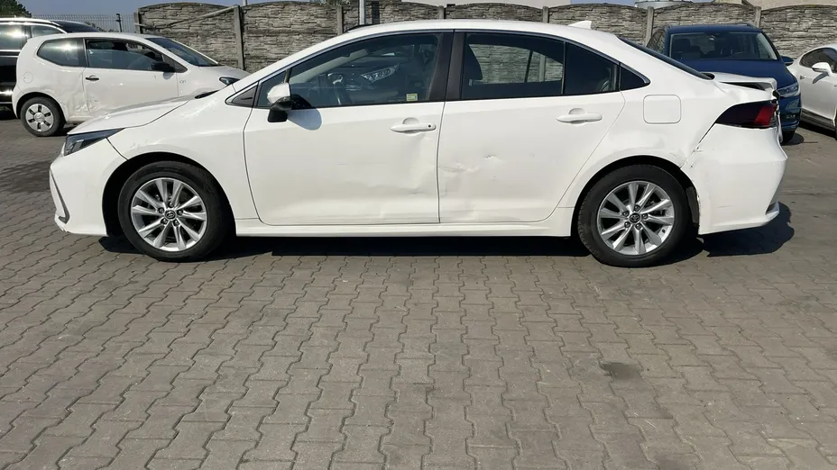 TOYOTA Corolla -