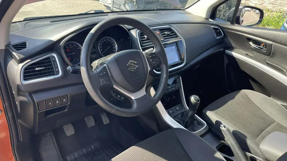 SUZUKI S-Cross -
