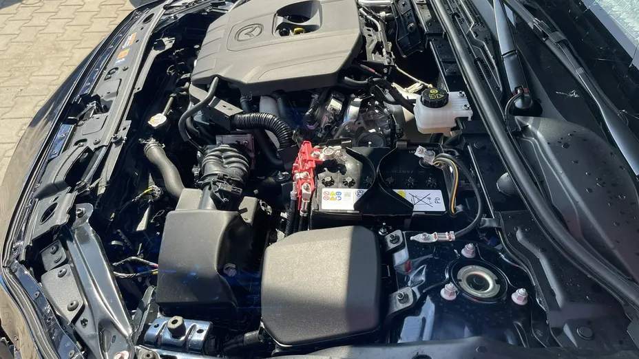 MAZDA 3 -