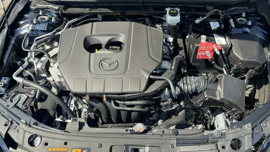 MAZDA 3 -