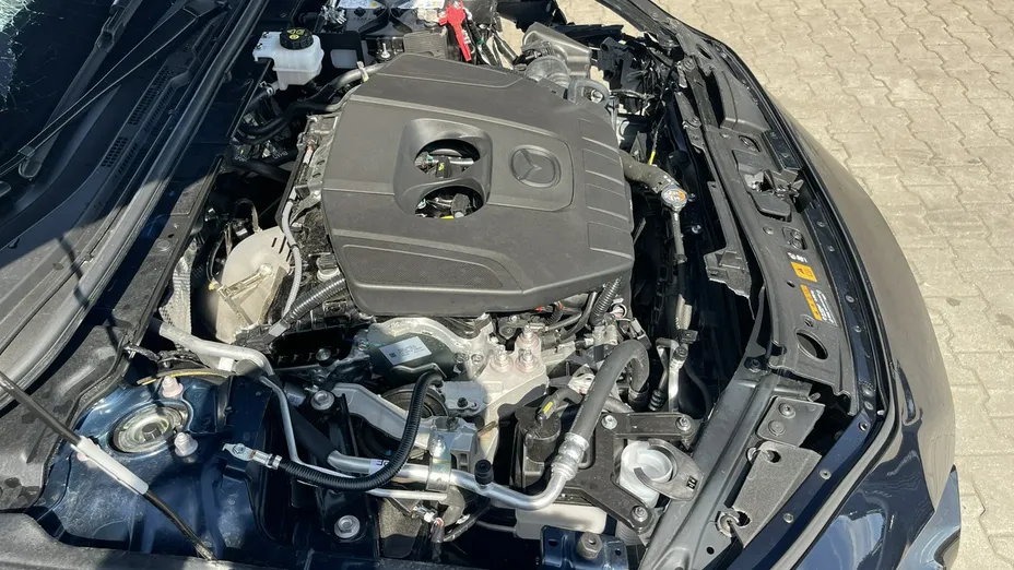 MAZDA 3 -
