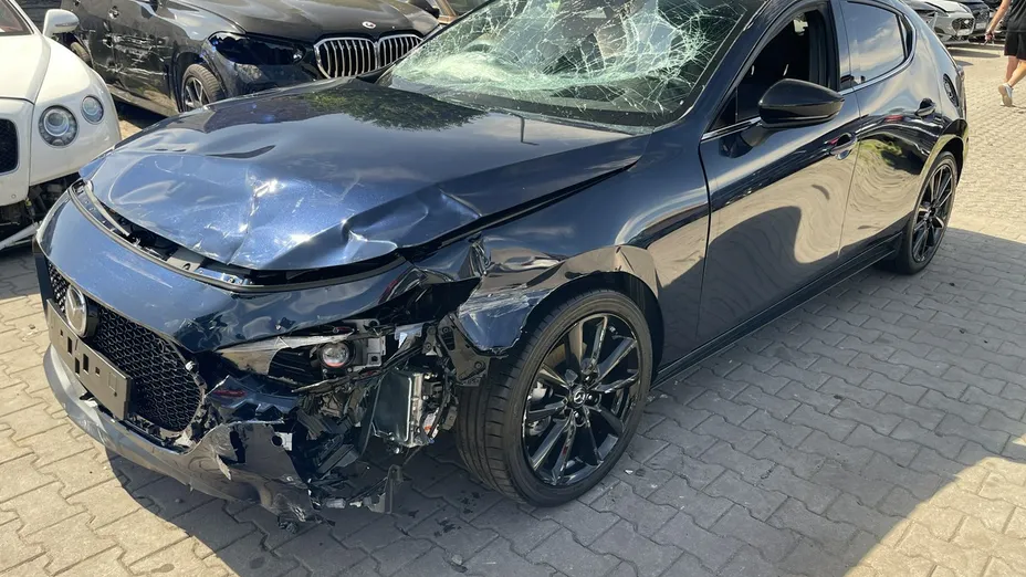 MAZDA 3 -