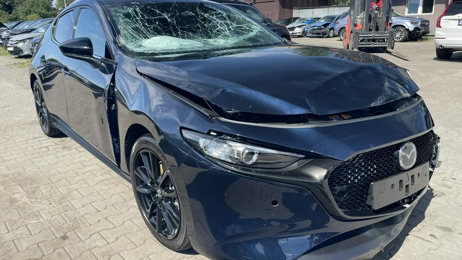 MAZDA 3 -