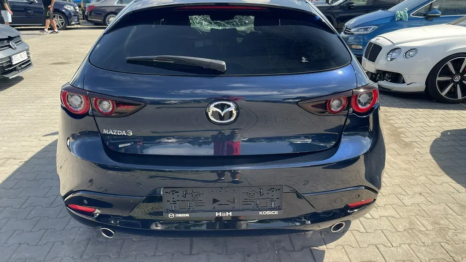 MAZDA 3 -