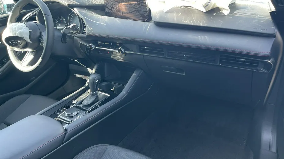 MAZDA 3 -
