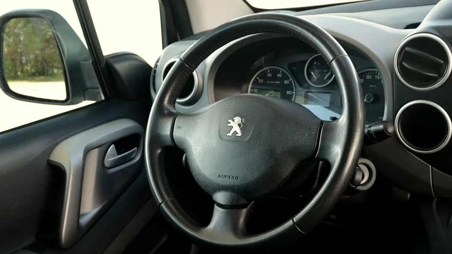 PEUGEOT Partner -