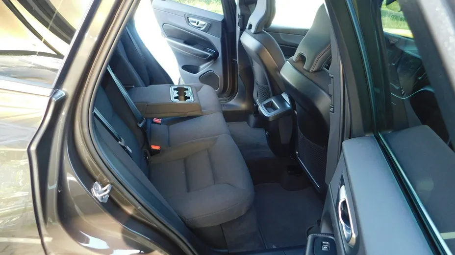 VOLVO XC60 -