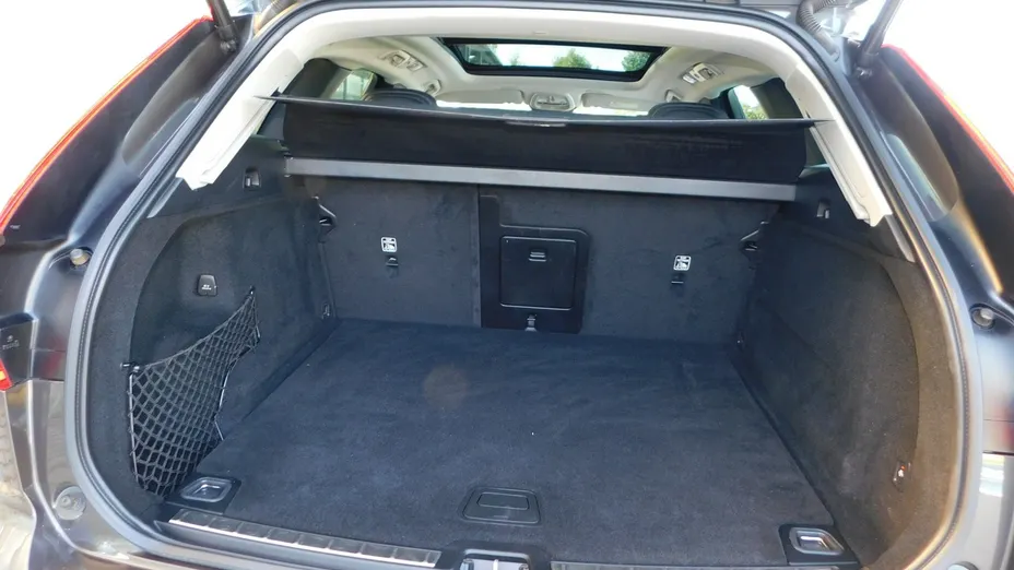 VOLVO XC60 -