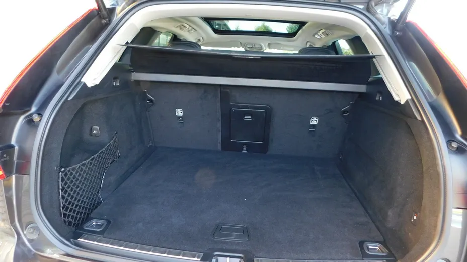 VOLVO XC60 -