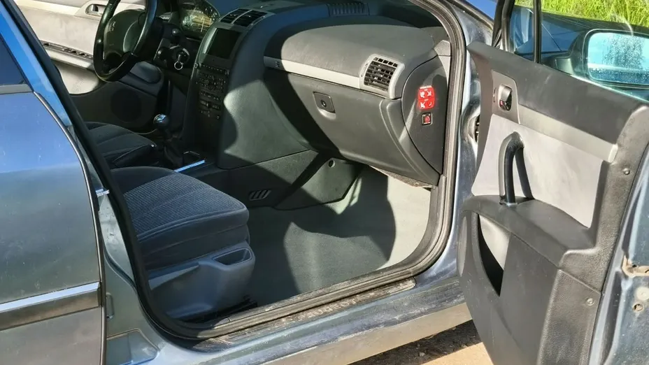PEUGEOT 407 -