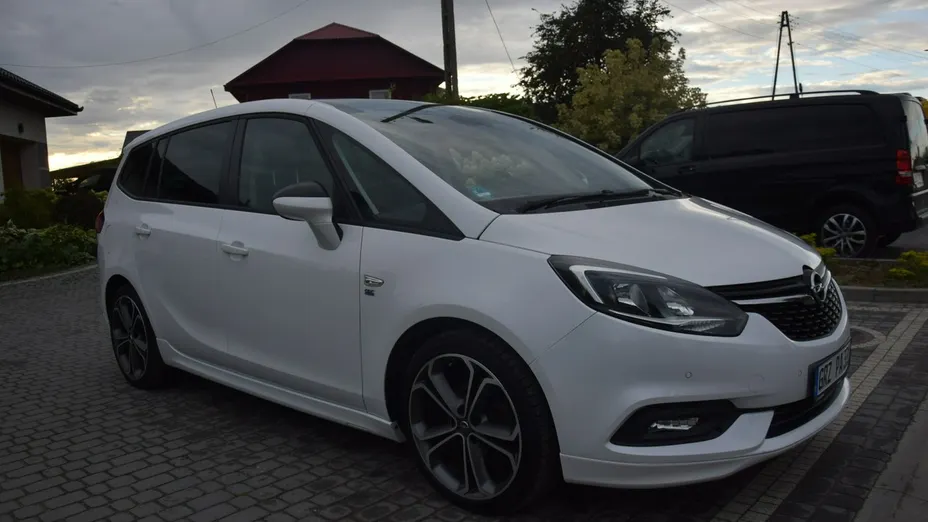 OPEL Zafira -