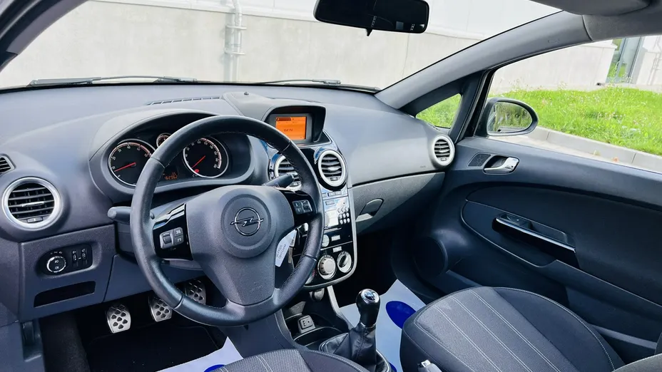 OPEL Corsa -